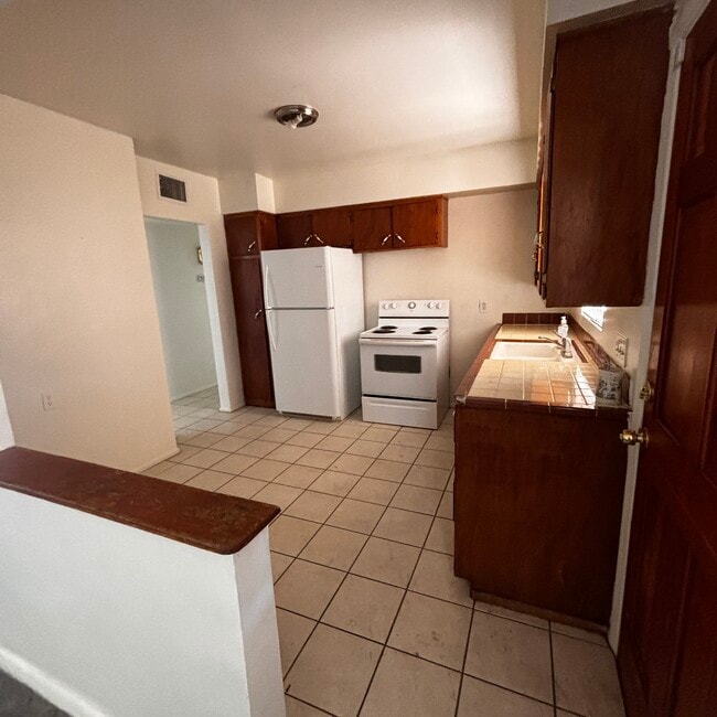 Foto de cocina 1 - 1431 W 7th Pl