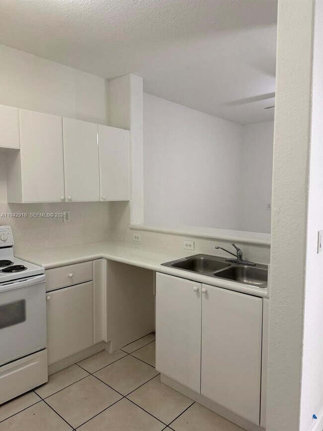 Building Photo - 1656 SE 29th Ct