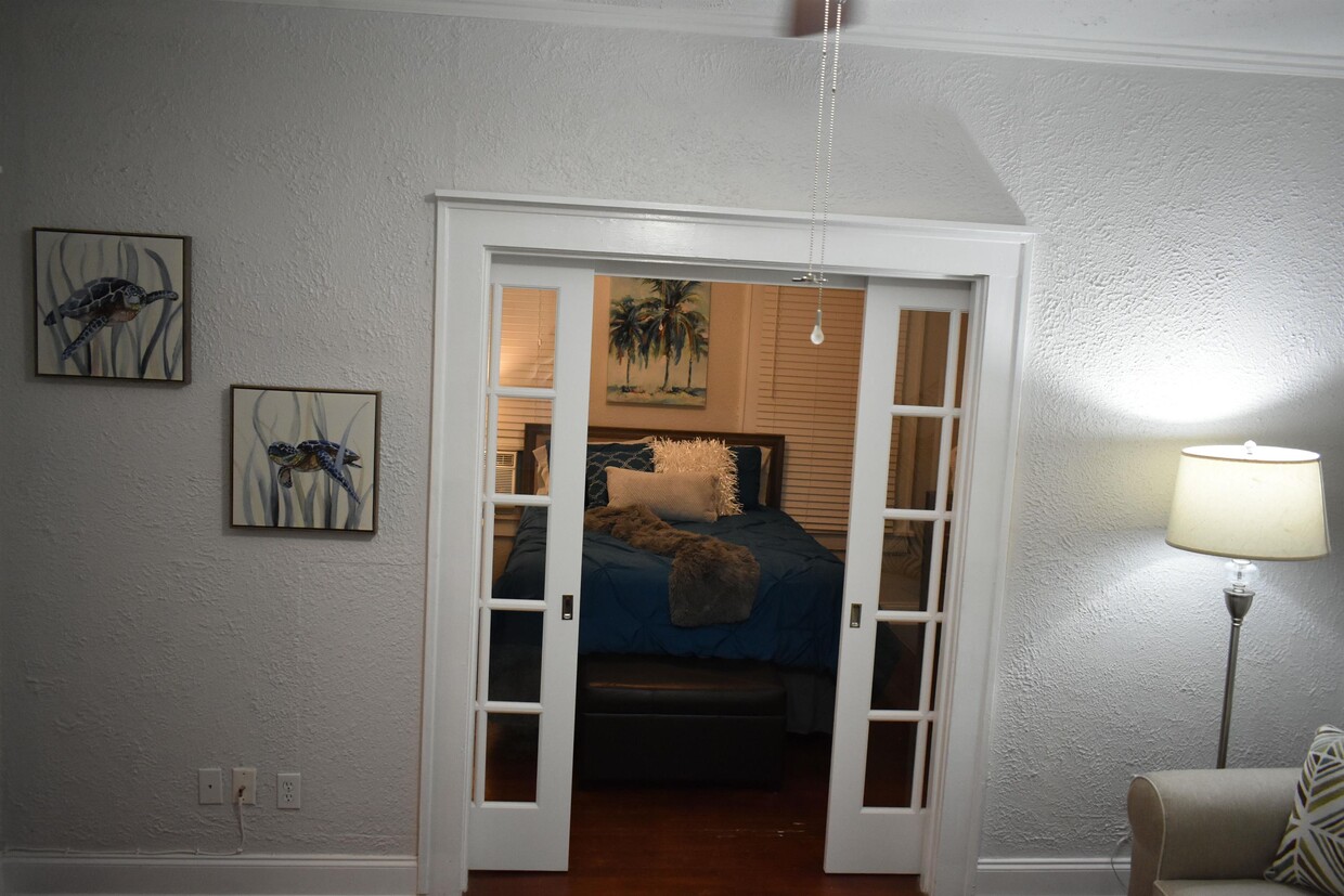 Primary Photo - 407 S Melville Ave