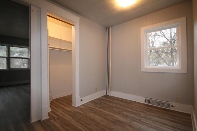 Building Photo - 401 S 6th St #1 Grand Forks, ND 58201