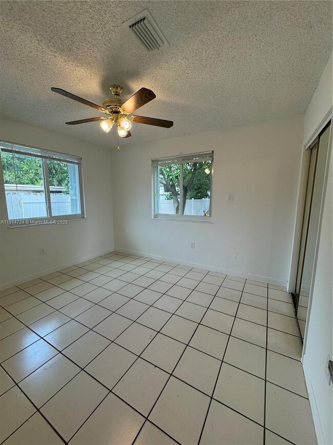 Foto del edificio - 2311 SW 58th Ave