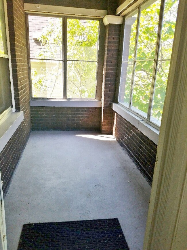 Foto del edificio - 2504 N Stowell Ave