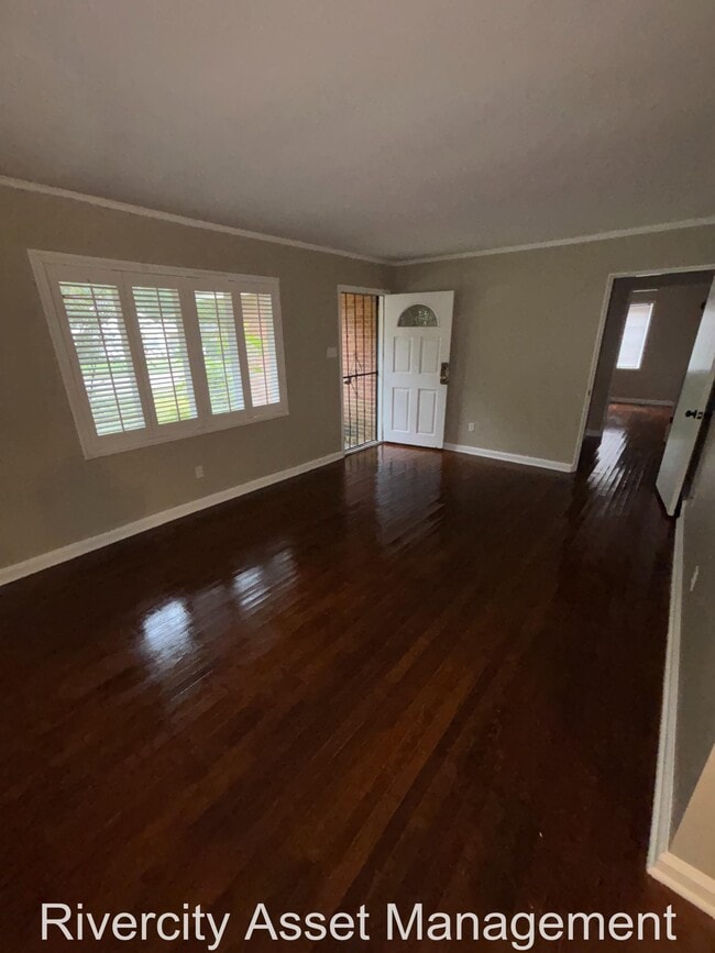 Foto del edificio - 1419 Briarwood Dr