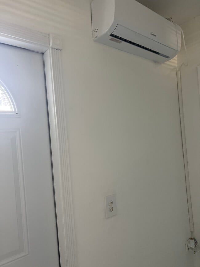 Building Photo - 7615 SW 18th St