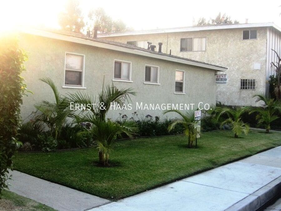 Primary Photo - 4510 1/2 N. Lakewood Blvd.-