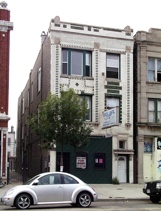 Building Photo - 2149 W Division St