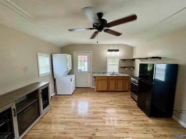 Foto del edificio - 22600 Pine Rd