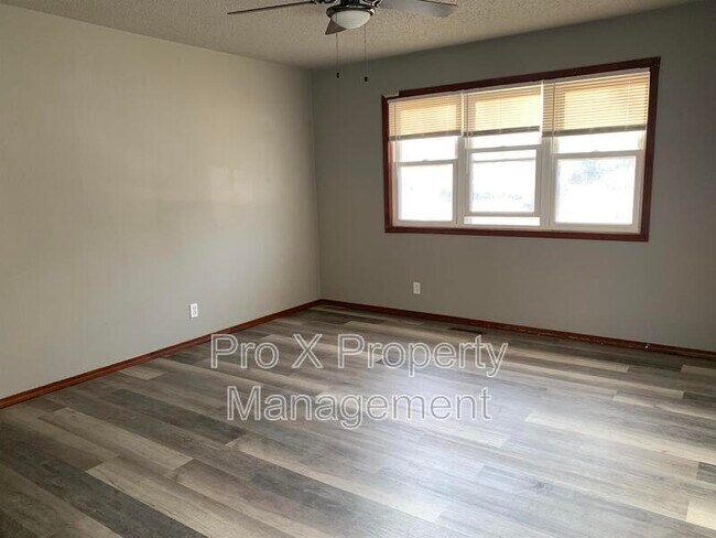 Building Photo - 409 N Zinc Pl