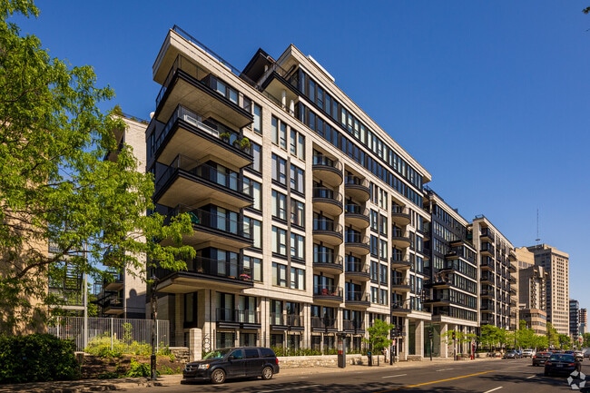 Building Photo - 333 Rue Sherbrooke E