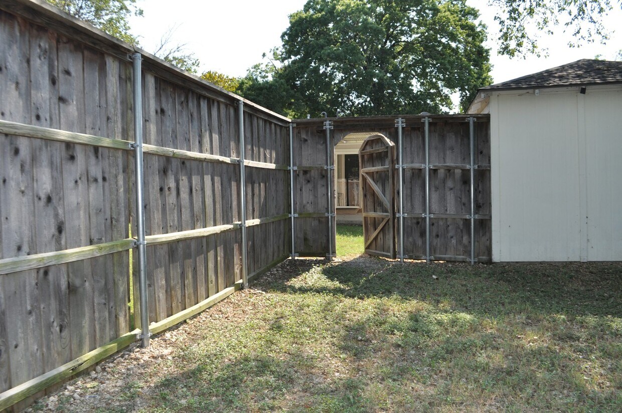 Building Photo - 1416 Easton Rd