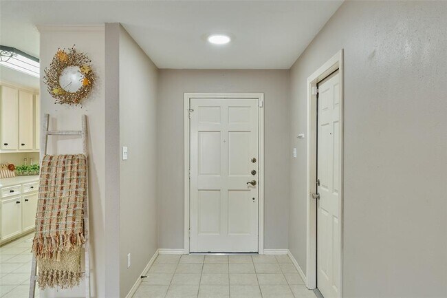 Foto del edificio - 33 Silver Creek Dr