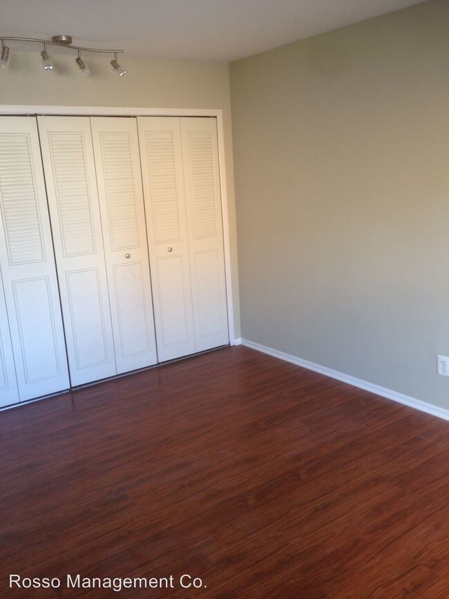 Foto del edificio - 2755 E Maple Rd