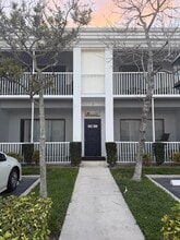 Building Photo - 110 Cypress Club Dr