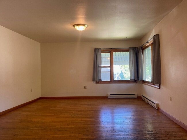 Building Photo - 729 S 14th Ave