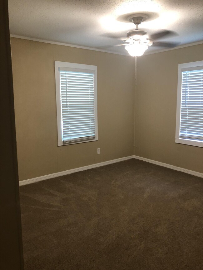 Foto del edificio - 3921 Wiggins Dr