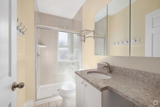 Estudio - 420 pies cuadrados - Baño - 4245 West Pine Ave