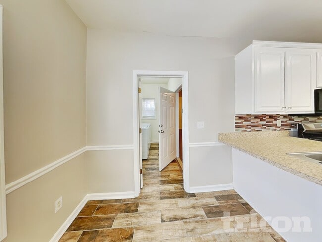 Building Photo - 12264 Crestwood Ct