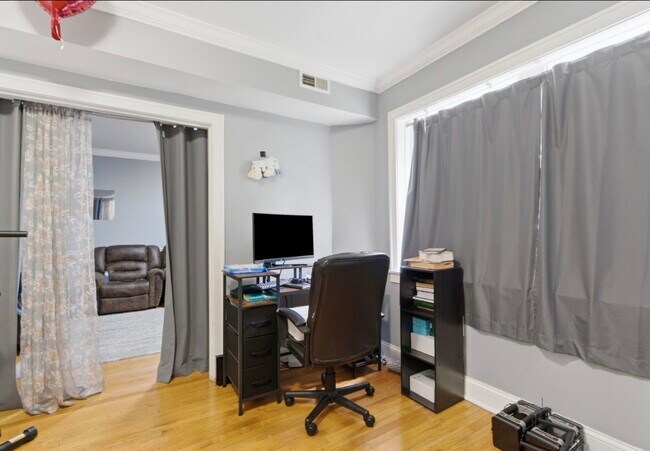 Building Photo - 6066 N Albany Ave