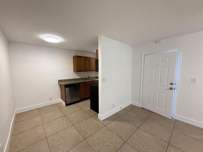 Building Photo - 607 NE 29th Dr