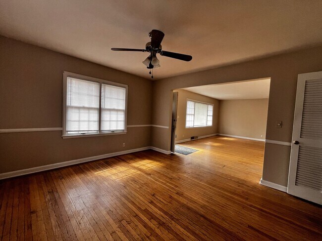 Foto del edificio - Spacious 3 Bedroom With A Basement
