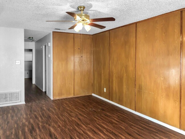Foto del edificio - 821 N Mesquite St