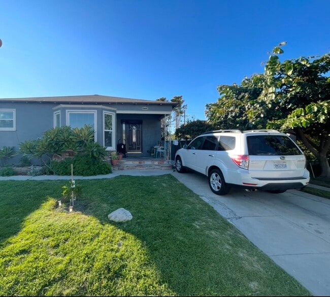 Frente de la casa - 6425 Haas Ave