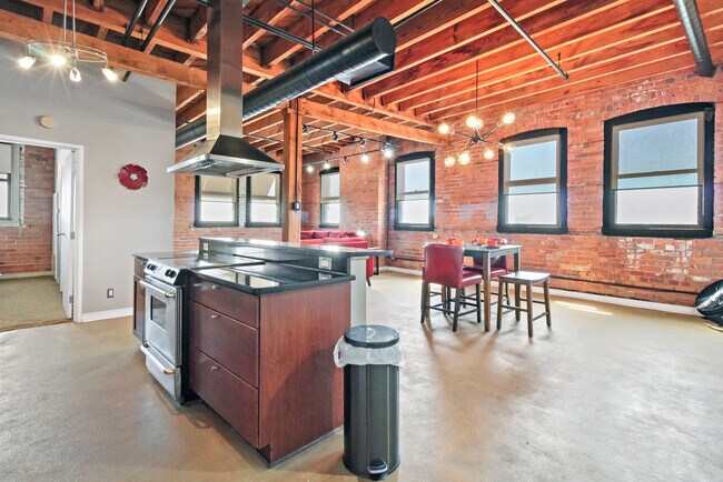 Foto del edificio - 6533 E Jefferson Ave