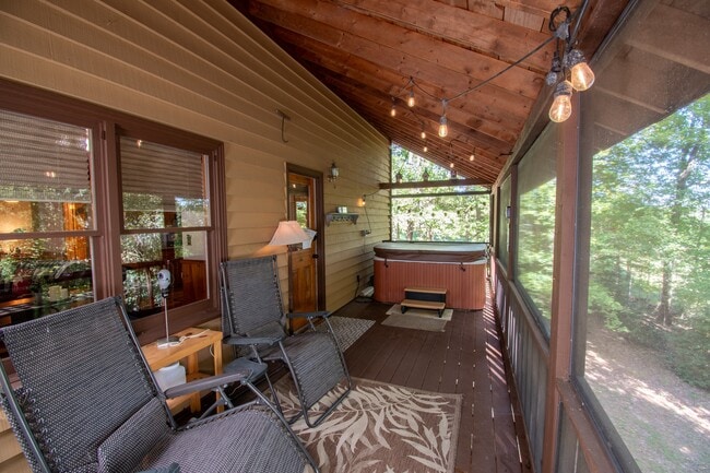 Photo - 328 Sharp Top Cir House