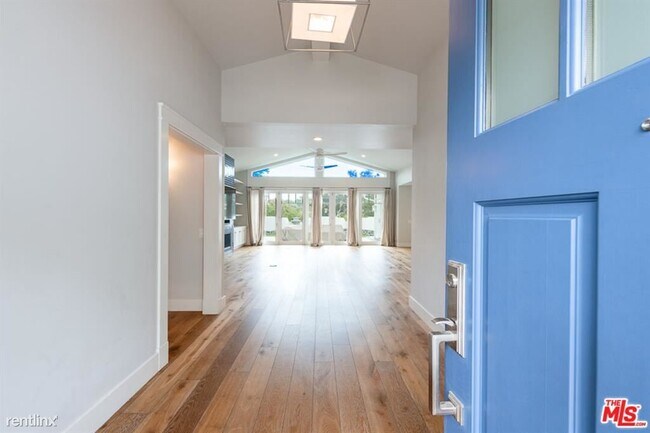 Foto del edificio - 4 br, 4 bath House - 2768 Anchor Ave