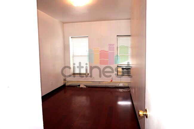 Building Photo - 439 5th Ave