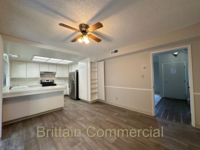 Photo - 6531 Lake Park Dr Townhome