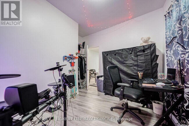 Photo du bâtiment - 92 King St W