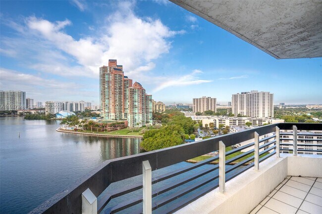 Foto del edificio - 3530 Mystic Pointe Dr