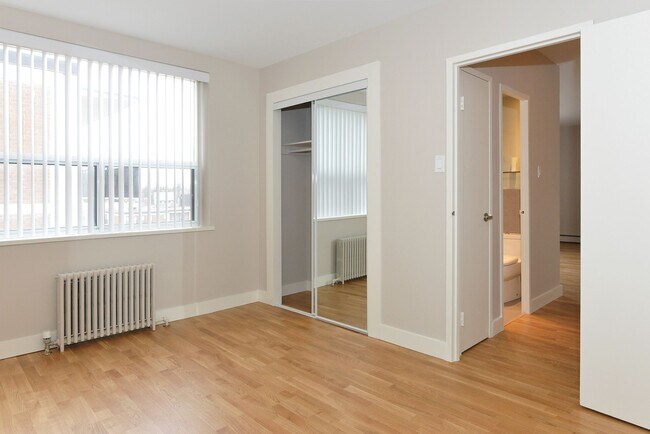 Building Photo - 263 Russell Hill Rd