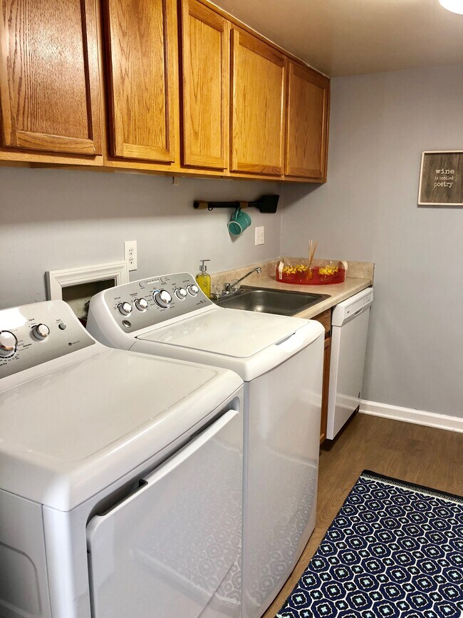 Building Photo - 106 Perry Dr