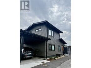 Building Photo - 901-901 Jackson Crescent