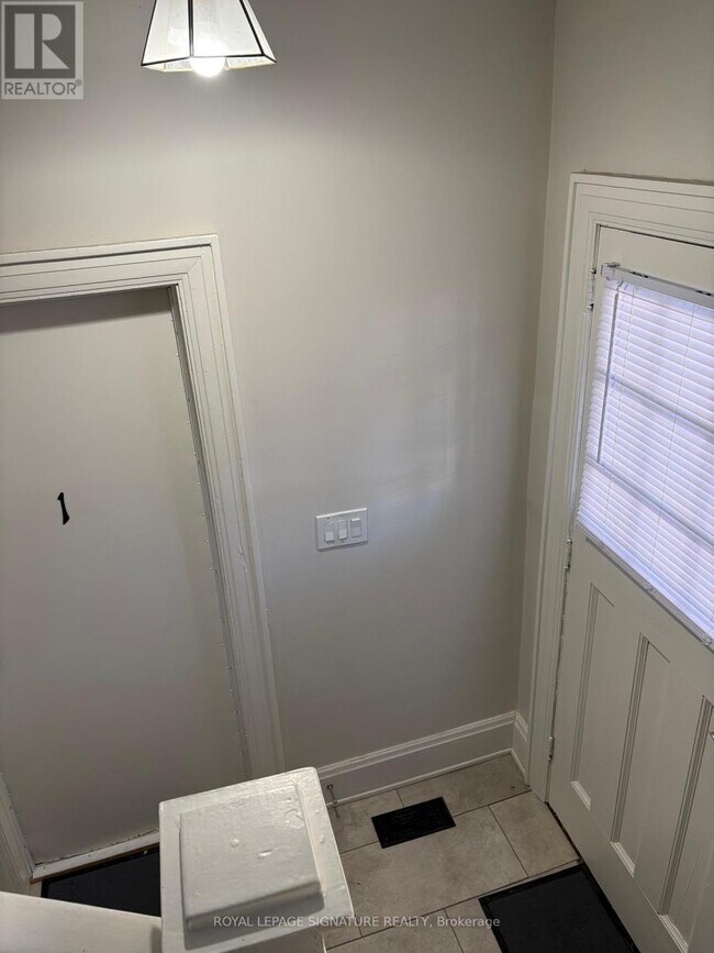 Building Photo - 295 Arthur St