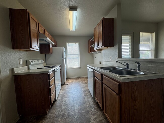 Foto del edificio - 5706 Redstone Dr