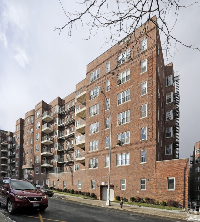 Building Photo - 105-05 69th Ave