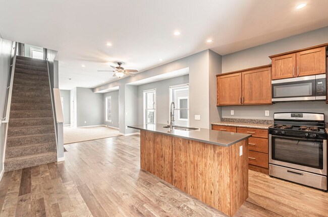 Foto del edificio - 737 Bates St SE
