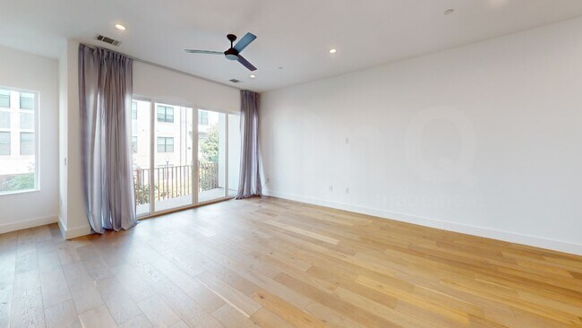 Building Photo - 236 Melba St