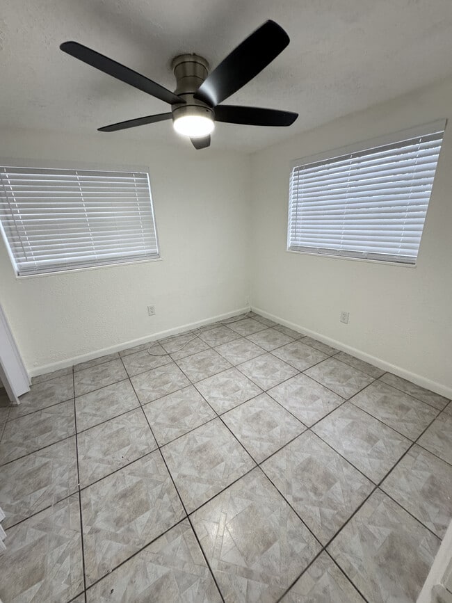 Building Photo - 350 Walker Ave