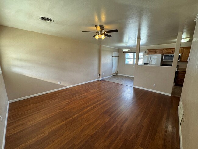 Foto del edificio - 3107 S Nelson St