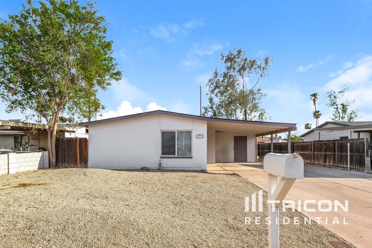 Foto principal - 1219 E Pecan Rd