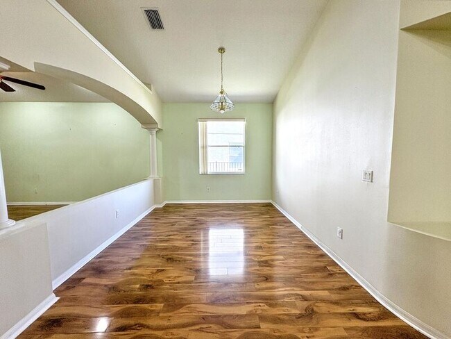 Foto del edificio - 10864 Cory Lake Dr