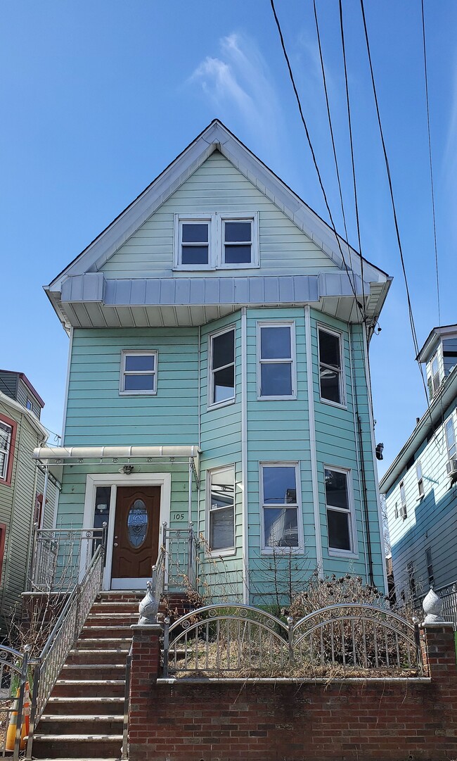 Building Photo - 105 Brown Plz