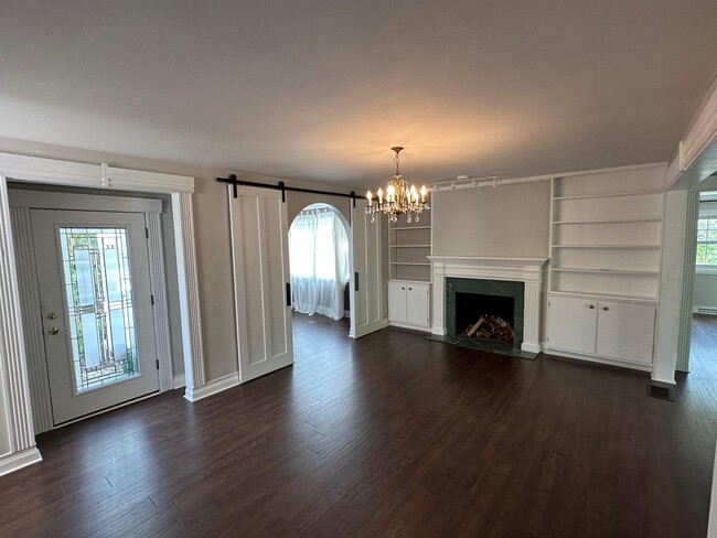 Building Photo - 1567 Evergreen Ln
