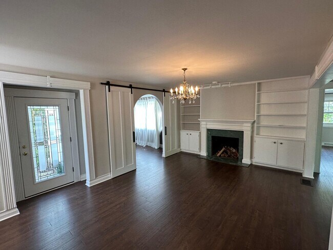 Foto del edificio - 1567 Evergreen Ln