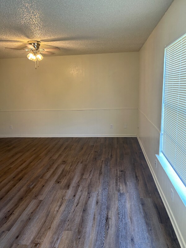 Foto del edificio - 1702 Kirk Ave