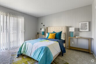 2BR, 1BA - 930SF - Portola Bridge Creek